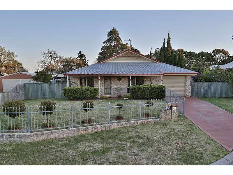 8 Bushnell Court, Rockville QLD 4350