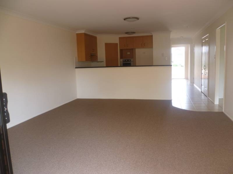 1/12 Sambar Court, Kearneys Spring QLD 4350