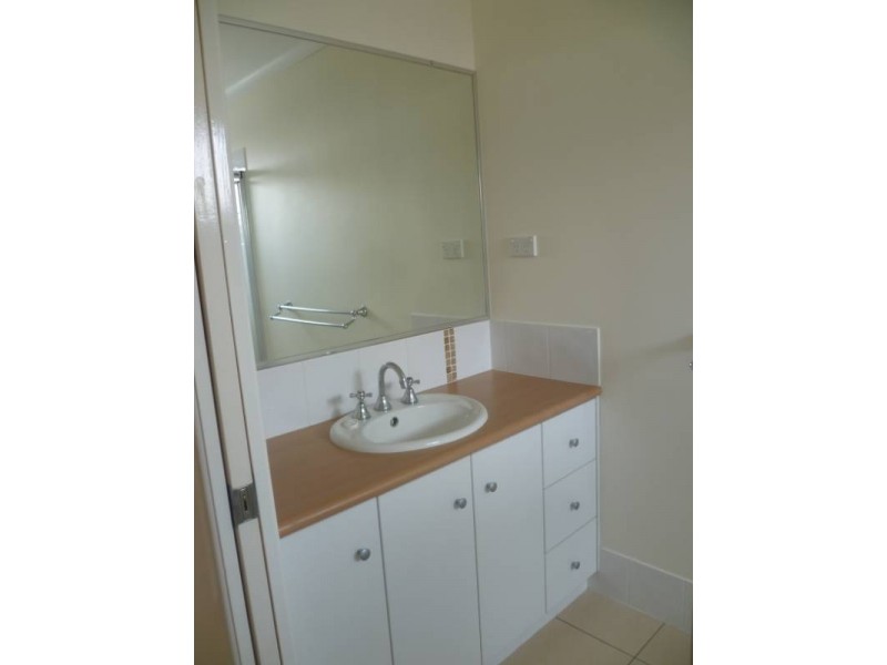 1/12 Sambar Court, Kearneys Spring QLD 4350