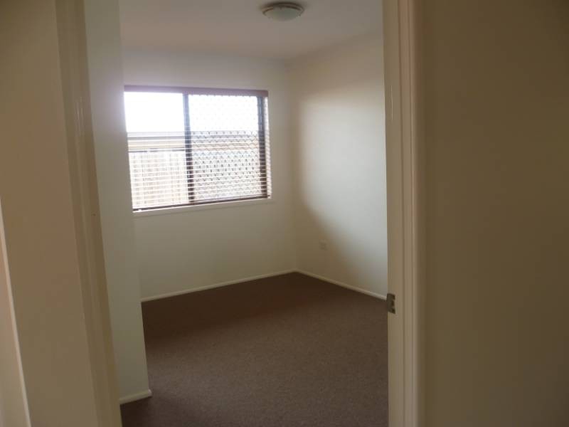 1/12 Sambar Court, Kearneys Spring QLD 4350