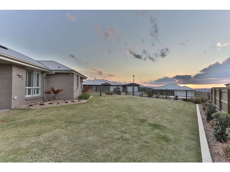2 Plover Court, Highfields QLD 4352