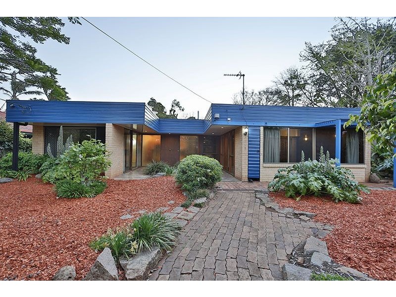 1 Bingara Street, Mount Lofty QLD 4350