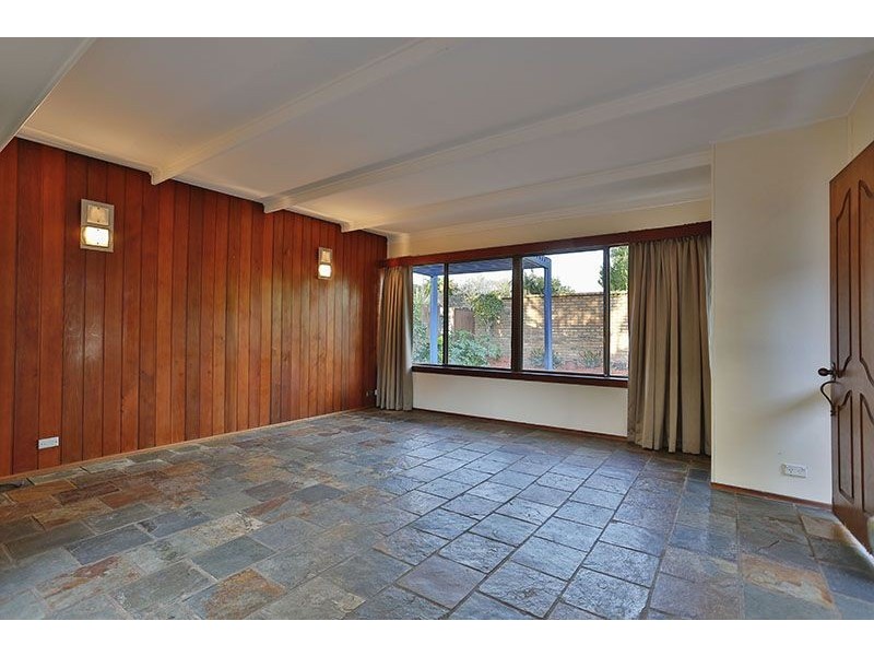 1 Bingara Street, Mount Lofty QLD 4350