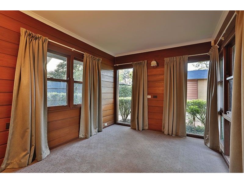 1 Bingara Street, Mount Lofty QLD 4350