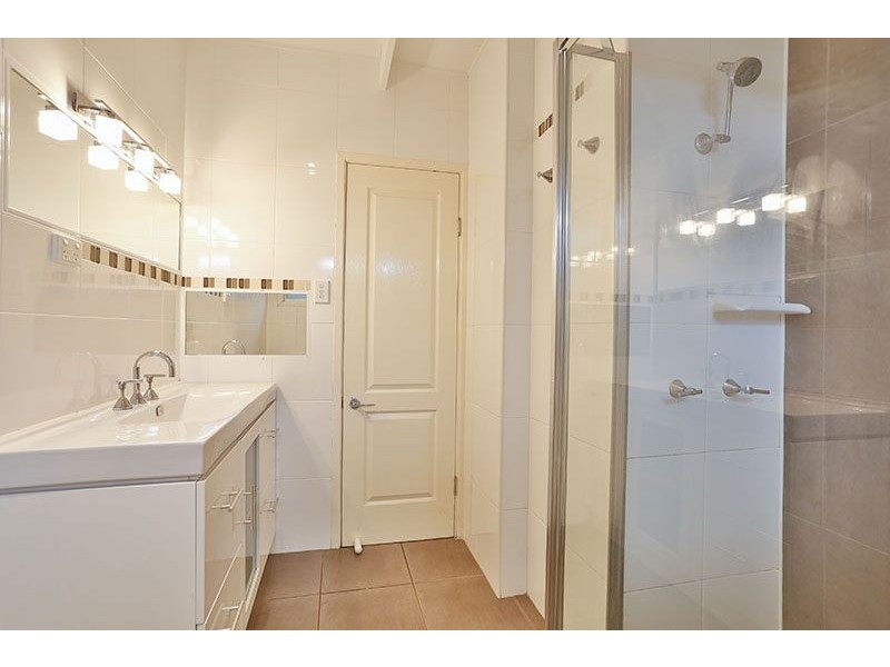 1 Bingara Street, Mount Lofty QLD 4350