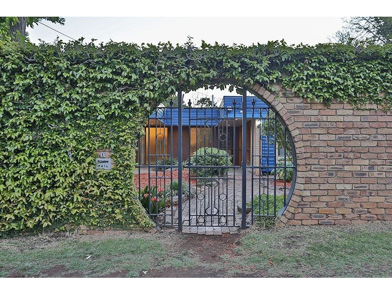 1 Bingara Street, Mount Lofty QLD 4350