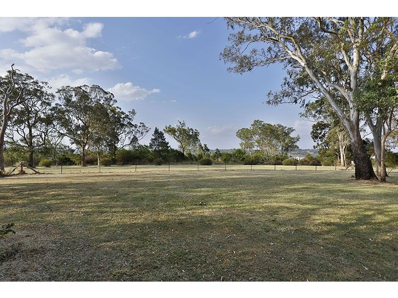 149-155 Hogg Street, Cranley QLD 4350
