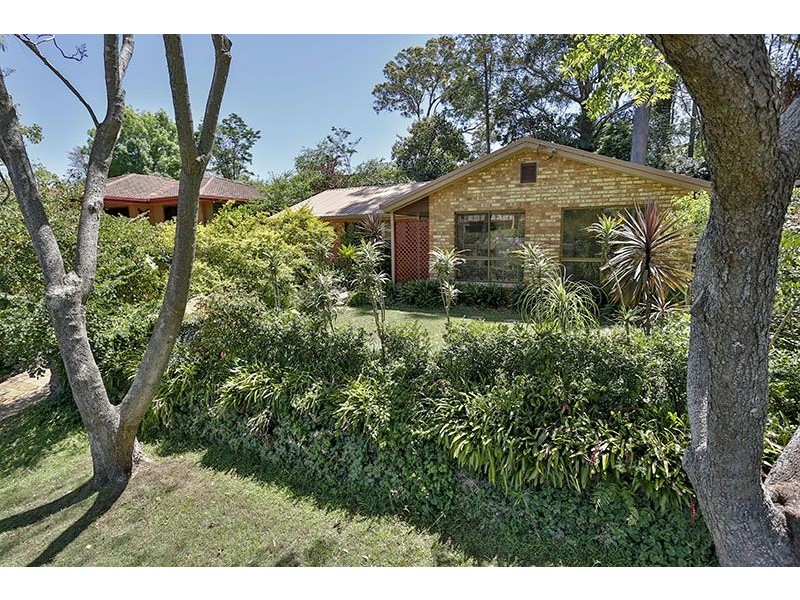 23 Amos Crescent, Mount Lofty QLD 4350