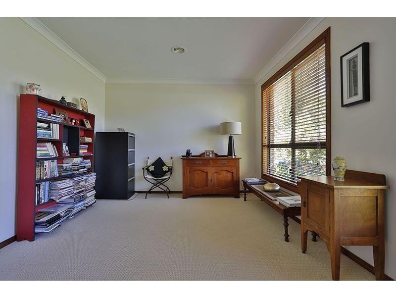 23 Amos Crescent, Mount Lofty QLD 4350