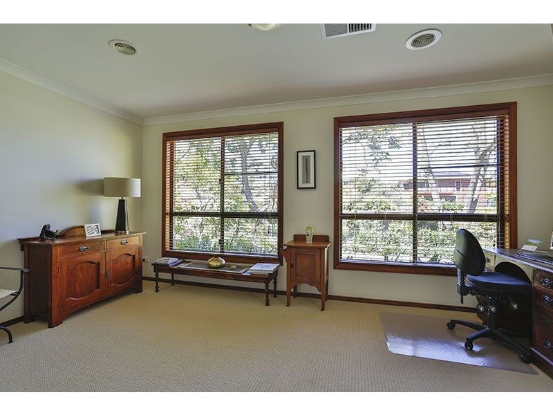 23 Amos Crescent, Mount Lofty QLD 4350
