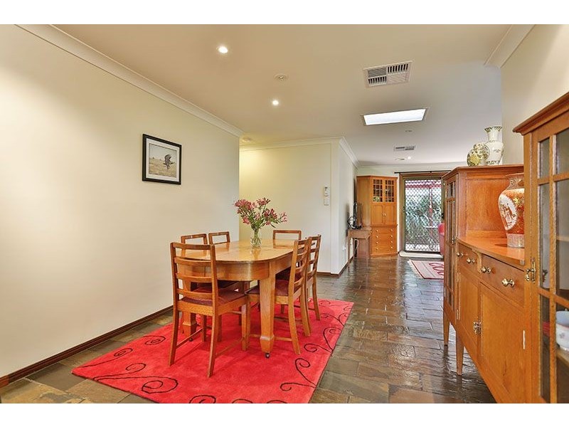 23 Amos Crescent, Mount Lofty QLD 4350