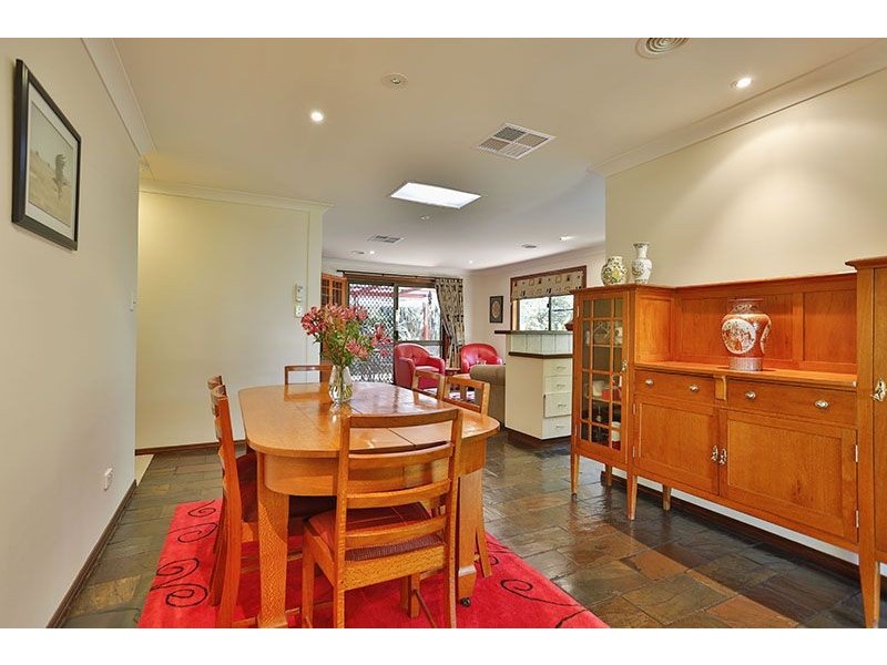 23 Amos Crescent, Mount Lofty QLD 4350