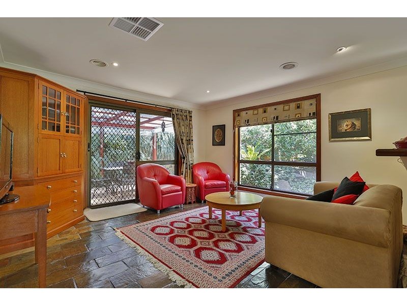 23 Amos Crescent, Mount Lofty QLD 4350