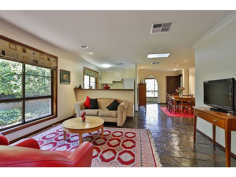 23 Amos Crescent, Mount Lofty QLD 4350