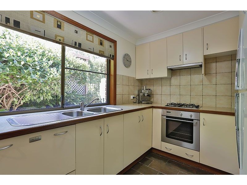 23 Amos Crescent, Mount Lofty QLD 4350
