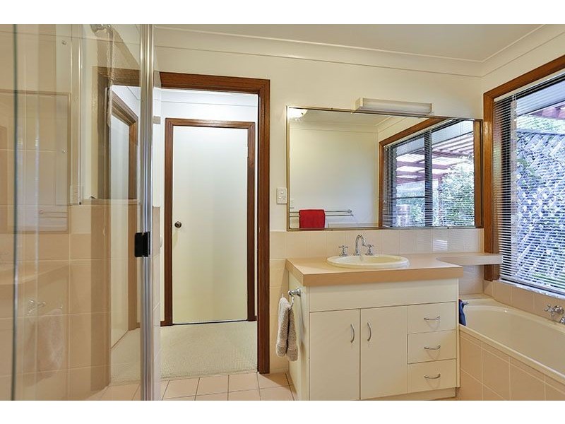 23 Amos Crescent, Mount Lofty QLD 4350