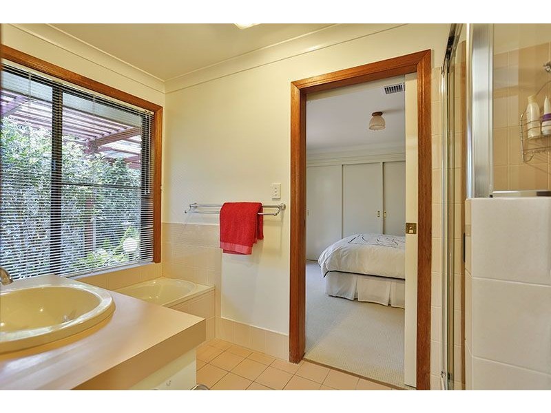 23 Amos Crescent, Mount Lofty QLD 4350