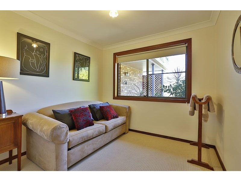 23 Amos Crescent, Mount Lofty QLD 4350