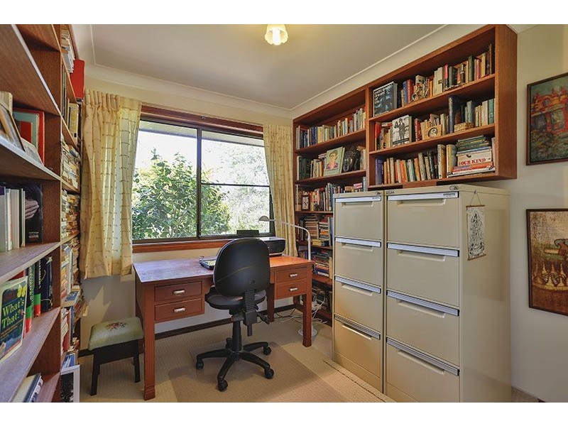 23 Amos Crescent, Mount Lofty QLD 4350