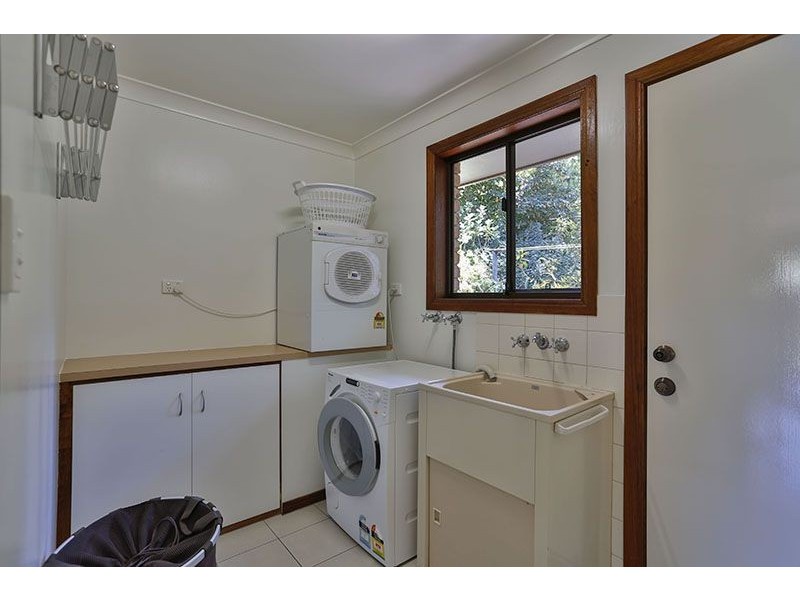 23 Amos Crescent, Mount Lofty QLD 4350