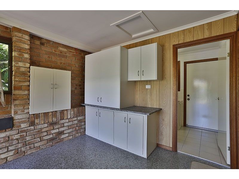 23 Amos Crescent, Mount Lofty QLD 4350