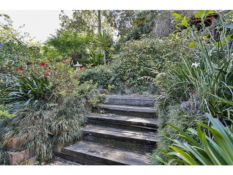 23 Amos Crescent, Mount Lofty QLD 4350