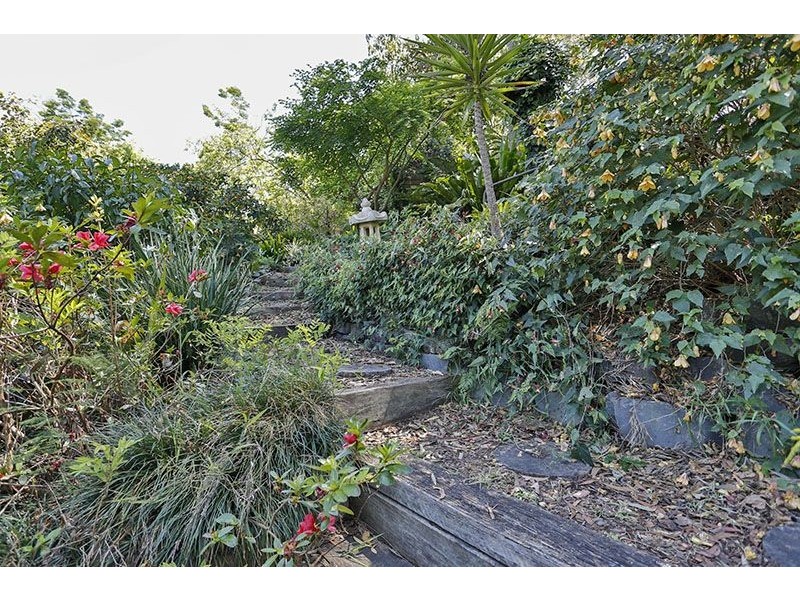 23 Amos Crescent, Mount Lofty QLD 4350