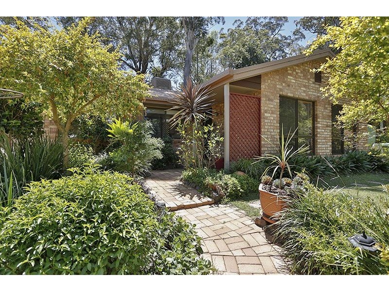 23 Amos Crescent, Mount Lofty QLD 4350