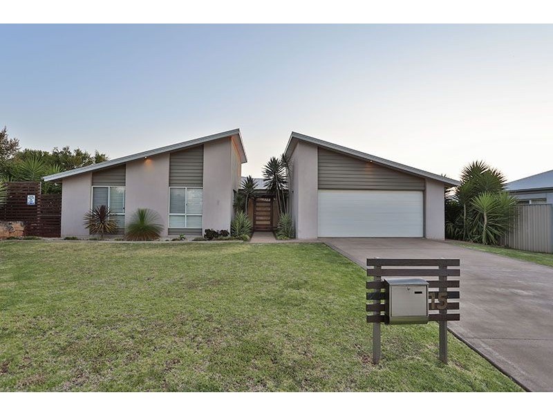 15 Currawong Drive, Highfields QLD 4352