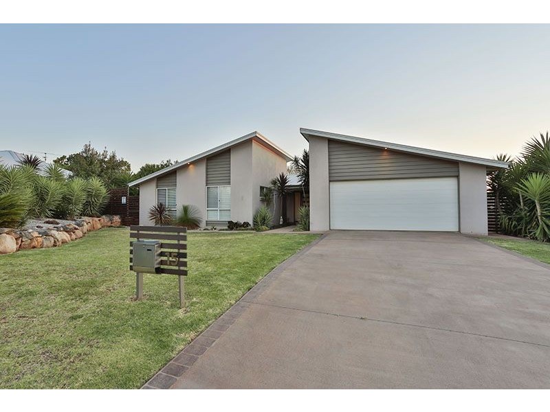 15 Currawong Drive, Highfields QLD 4352