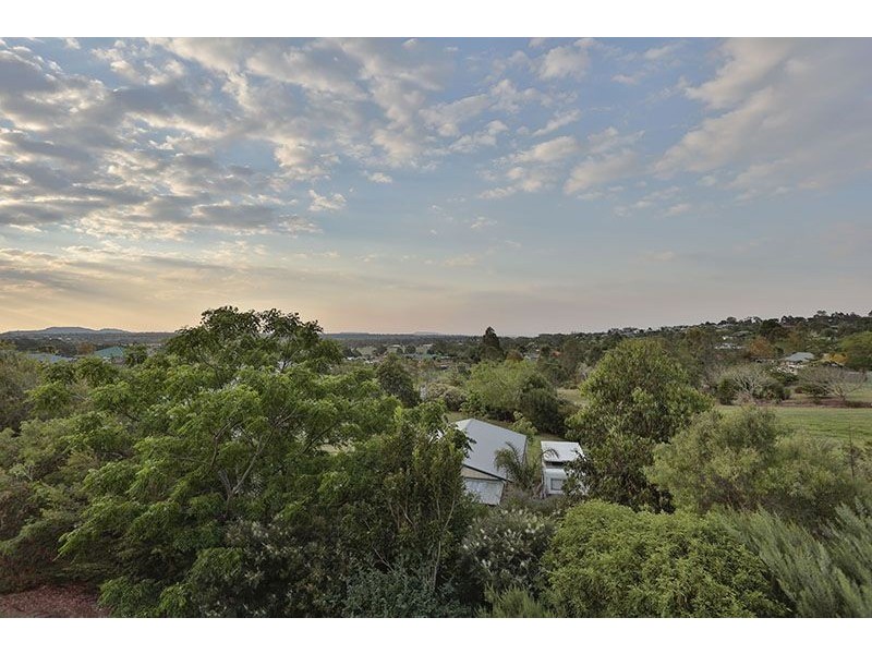 14 Barton Court, Highfields QLD 4352