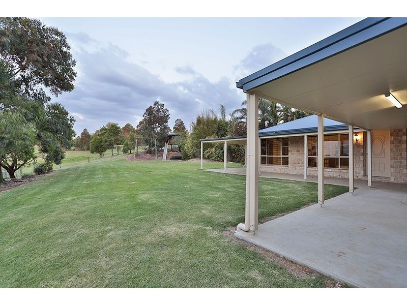 14 Barton Court, Highfields QLD 4352