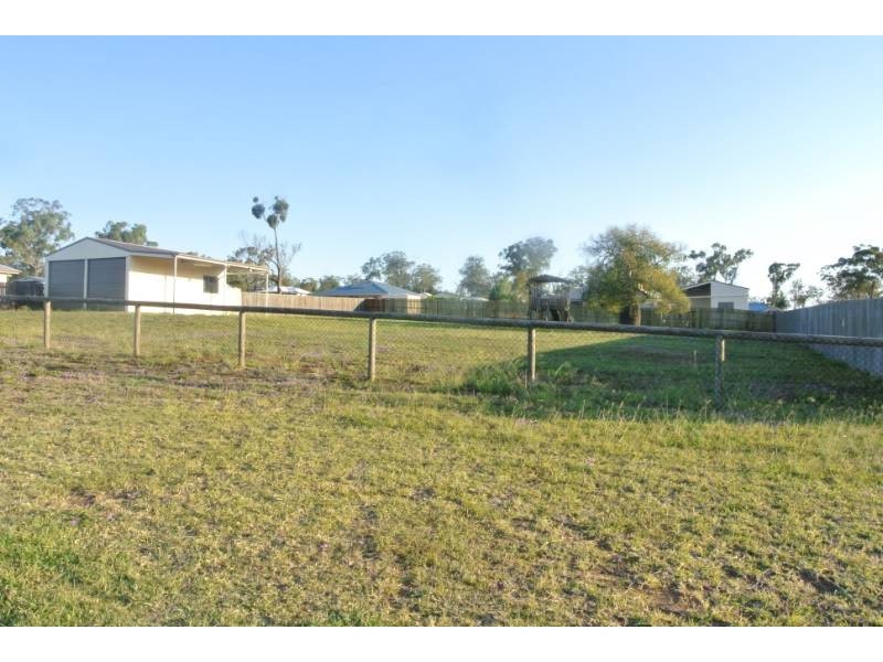 5 Kingfisher Court, Meringandan West QLD 4352