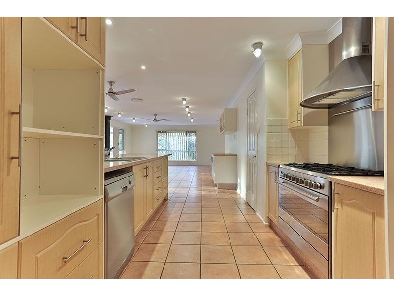 1 Kimdon Crescent, Highfields QLD 4352