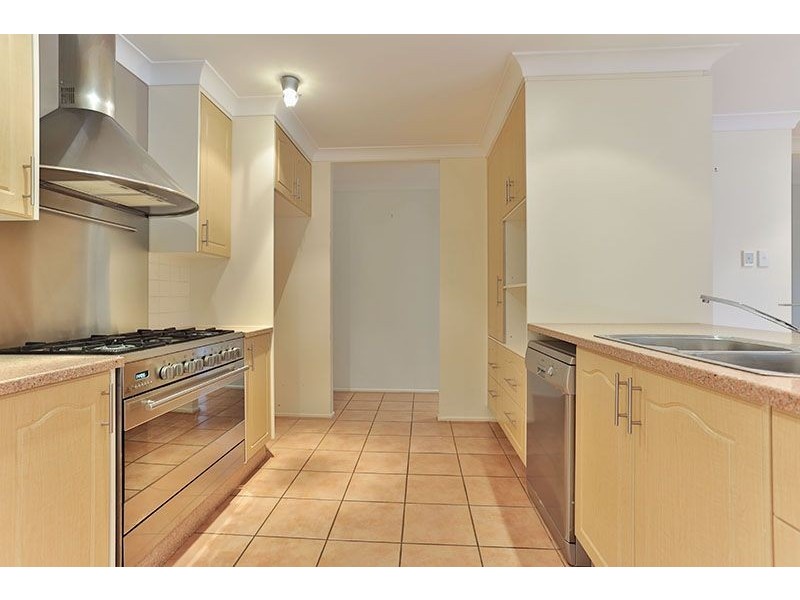 1 Kimdon Crescent, Highfields QLD 4352