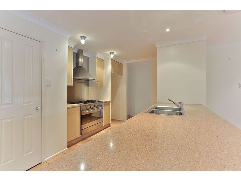 1 Kimdon Crescent, Highfields QLD 4352