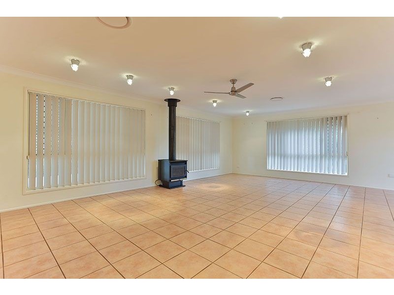 1 Kimdon Crescent, Highfields QLD 4352