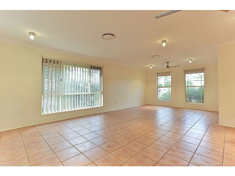 1 Kimdon Crescent, Highfields QLD 4352
