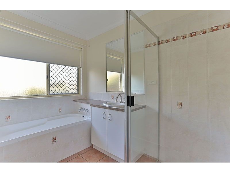 1 Kimdon Crescent, Highfields QLD 4352