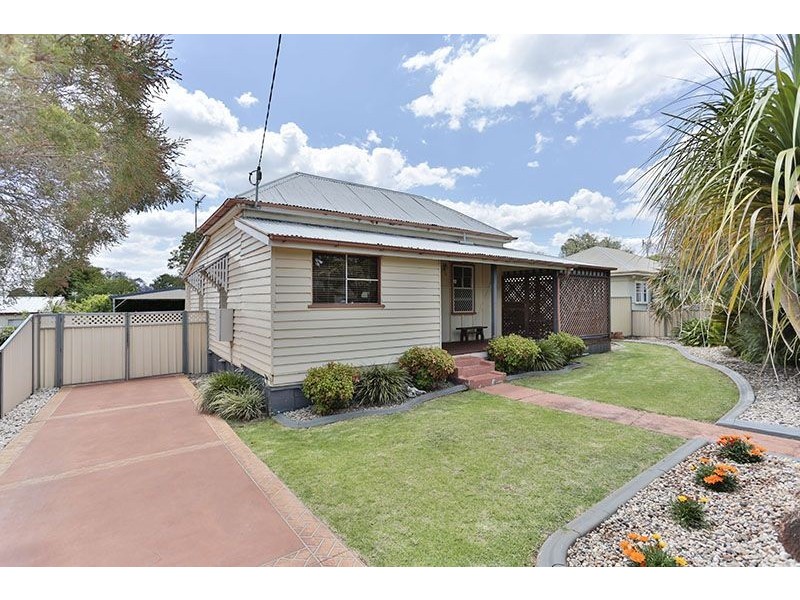 11 Kenilworth Street, North Toowoomba QLD 4350
