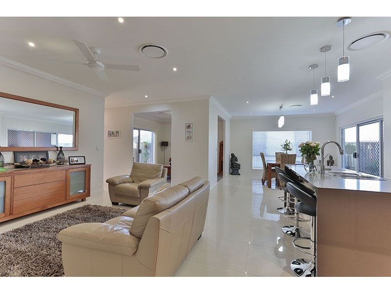 33 Currawong Drive, Highfields QLD 4352