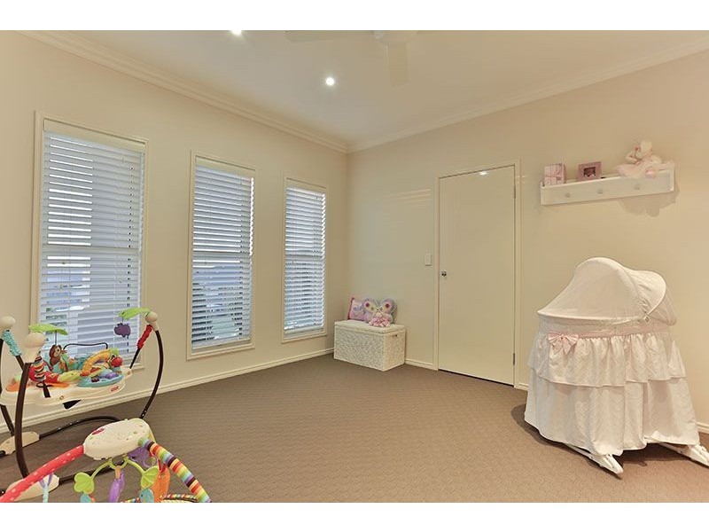 33 Currawong Drive, Highfields QLD 4352