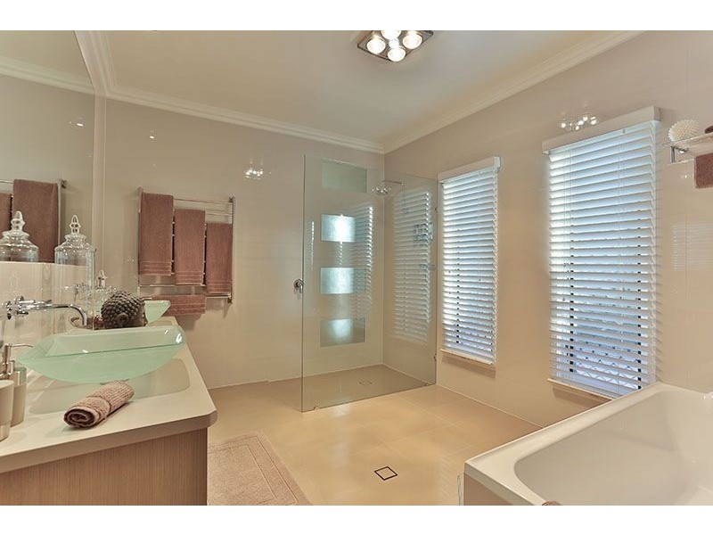 33 Currawong Drive, Highfields QLD 4352