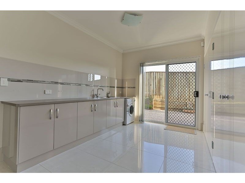 33 Currawong Drive, Highfields QLD 4352