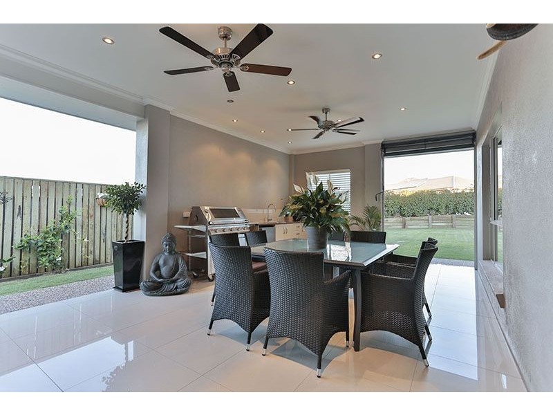 33 Currawong Drive, Highfields QLD 4352