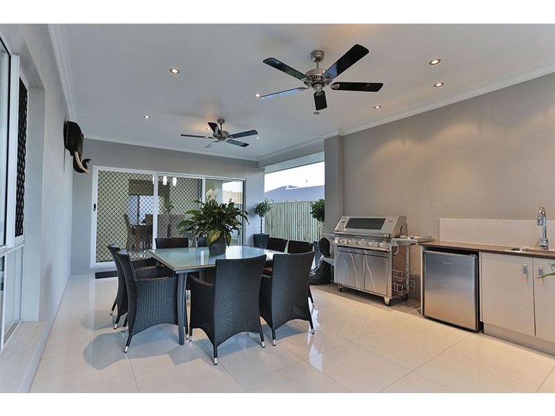 33 Currawong Drive, Highfields QLD 4352