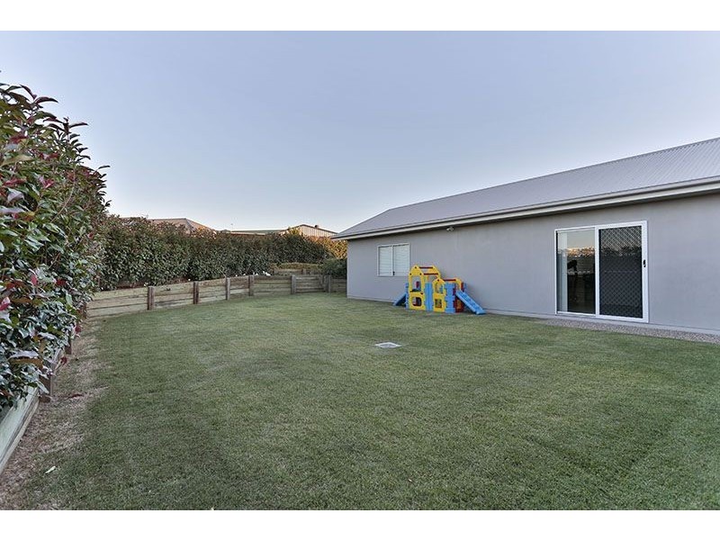 33 Currawong Drive, Highfields QLD 4352