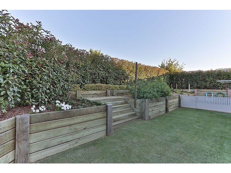 33 Currawong Drive, Highfields QLD 4352