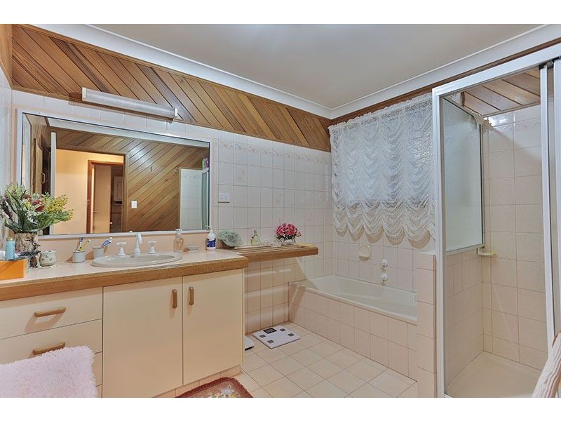 12 Hamzah Drive, Cotswold Hills QLD 4350