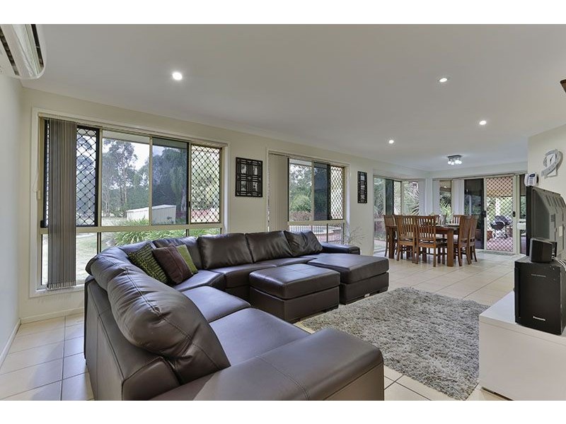 12 Jorgensen Street, Highfields QLD 4352